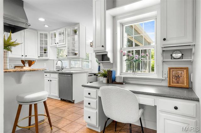 1604 Dearborn Drive, Warson Woods, MO 63122