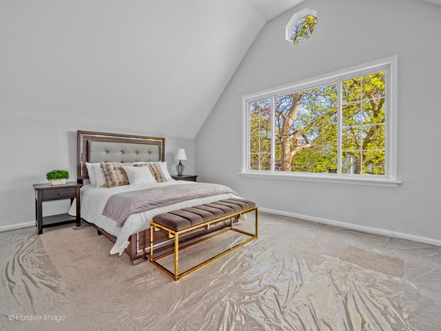 1910 W George Street, Chicago, IL 60657