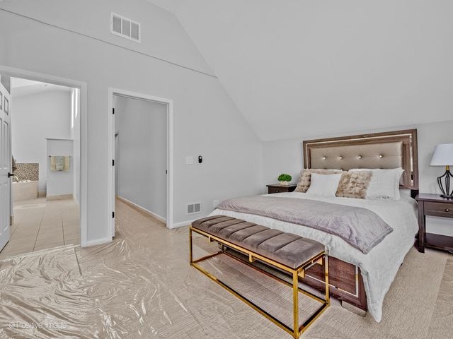 1910 W George Street, Chicago, IL 60657