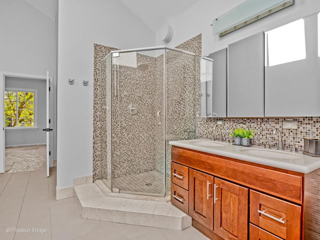 1910 W George Street, Chicago, IL 60657