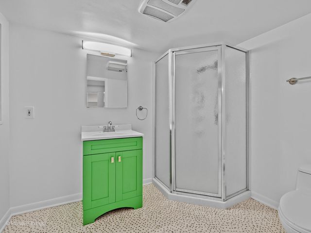 1910 W George Street, Chicago, IL 60657
