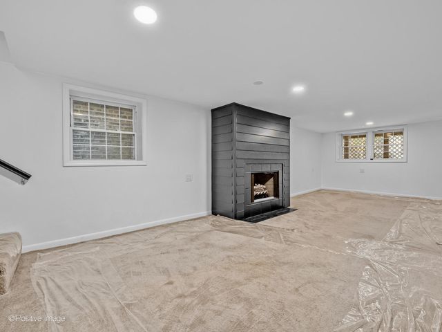 1910 W George Street, Chicago, IL 60657