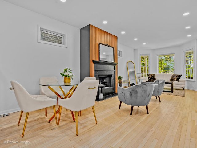 1910 W George Street, Chicago, IL 60657