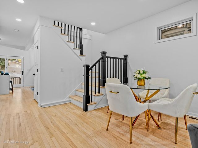 1910 W George Street, Chicago, IL 60657