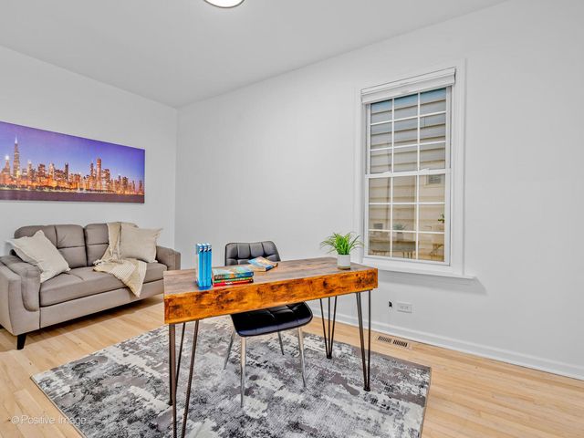 1910 W George Street, Chicago, IL 60657