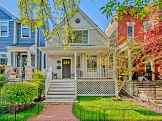 1910 W George Street, Chicago, IL 60657