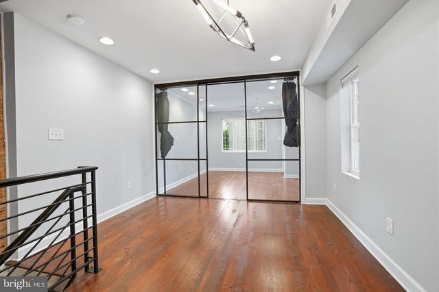 2407 GRAYS FERRY AVE, Philadelphia, PA 19146