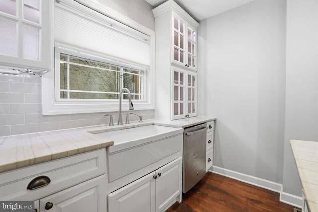 2407 GRAYS FERRY AVE, Philadelphia, PA 19146
