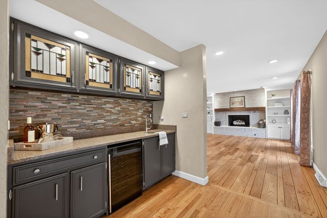 11N080 Juliet Drive, Elgin, IL 60124