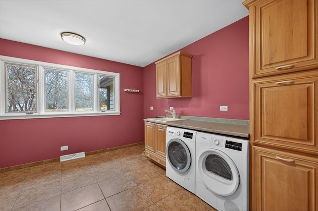 11N080 Juliet Drive, Elgin, IL 60124