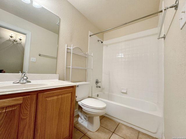 2103 PREAKNESS LN, San Antonio, TX 78248