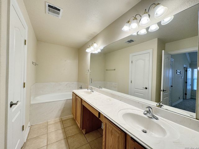 2103 PREAKNESS LN, San Antonio, TX 78248