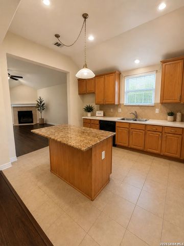 2103 PREAKNESS LN, San Antonio, TX 78248