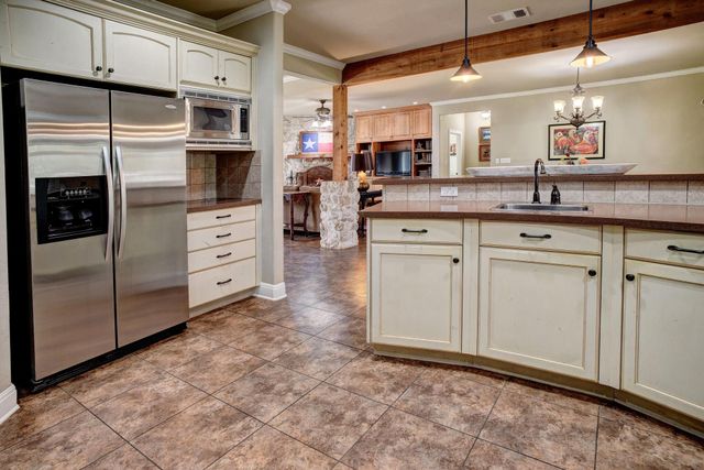 418 Vyvjala RD, Smithville, TX 78957