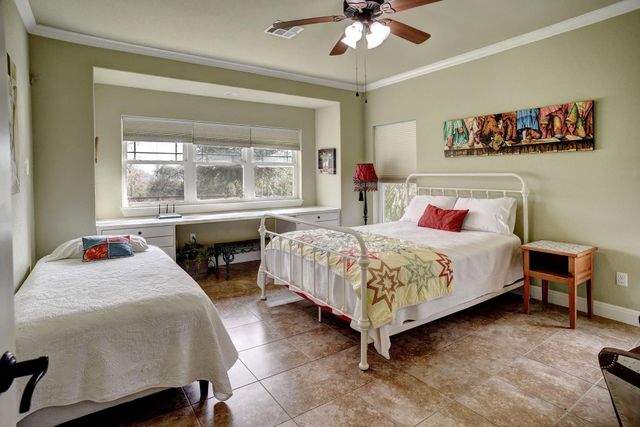 418 Vyvjala RD, Smithville, TX 78957