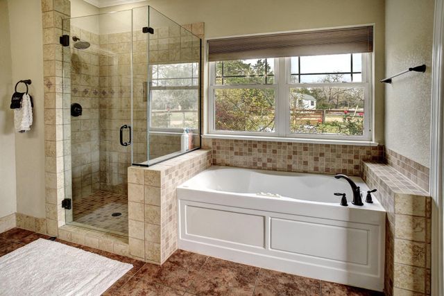 418 Vyvjala RD, Smithville, TX 78957