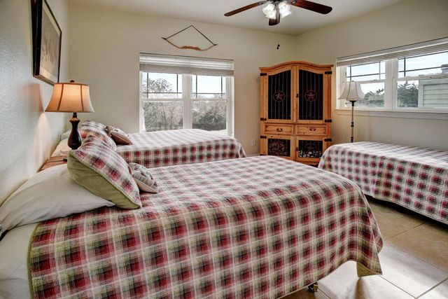 418 Vyvjala RD, Smithville, TX 78957