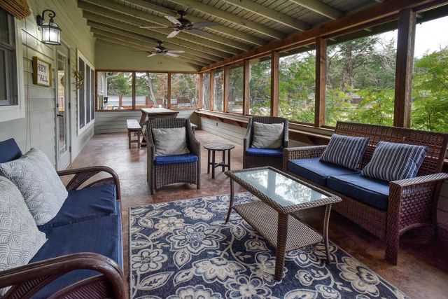 418 Vyvjala RD, Smithville, TX 78957