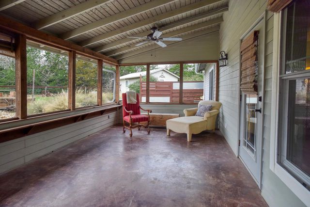 418 Vyvjala RD, Smithville, TX 78957