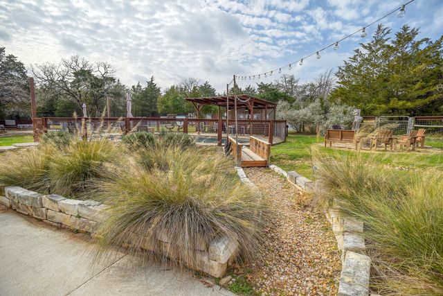 418 Vyvjala RD, Smithville, TX 78957