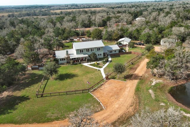 418 Vyvjala RD, Smithville, TX 78957