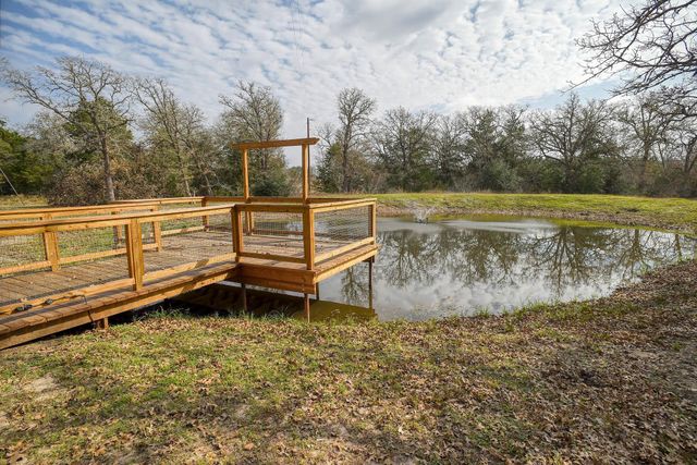 418 Vyvjala RD, Smithville, TX 78957