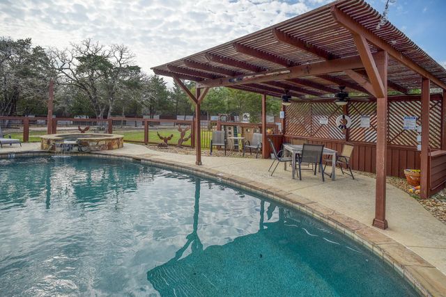 418 Vyvjala RD, Smithville, TX 78957