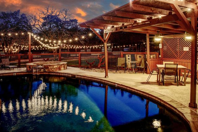 418 Vyvjala RD, Smithville, TX 78957