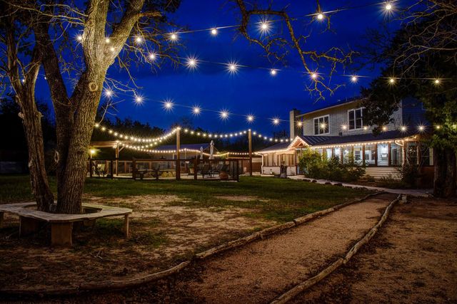 418 Vyvjala RD, Smithville, TX 78957