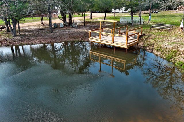 418 Vyvjala RD, Smithville, TX 78957