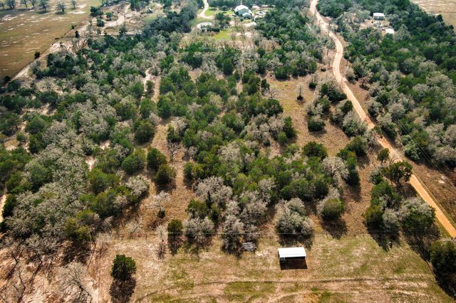 418 Vyvjala RD, Smithville, TX 78957