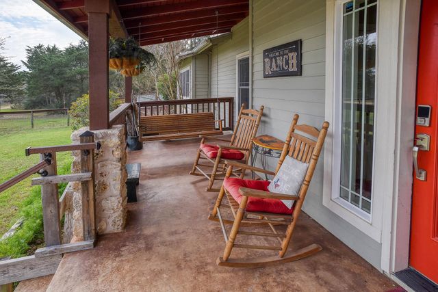 418 Vyvjala RD, Smithville, TX 78957