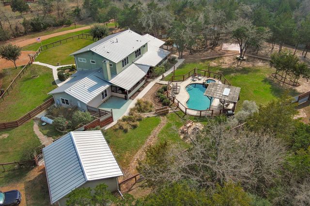 418 Vyvjala RD, Smithville, TX 78957