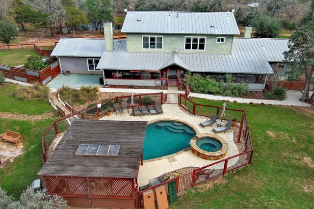 418 Vyvjala RD, Smithville, TX 78957