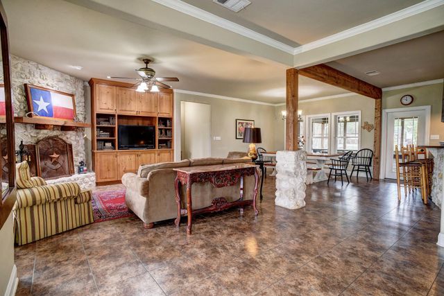 418 Vyvjala RD, Smithville, TX 78957