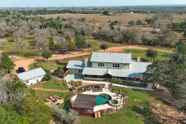 418 Vyvjala RD, Smithville, TX 78957