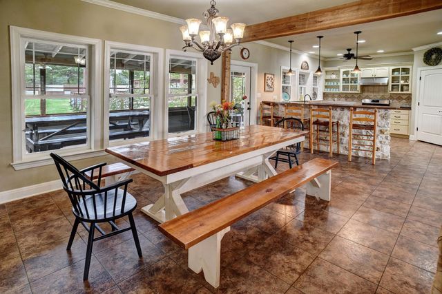 418 Vyvjala RD, Smithville, TX 78957