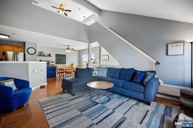 37 Mountainside Drive, Pompton Lakes, NJ 07442