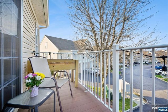 37 Mountainside Drive, Pompton Lakes, NJ 07442
