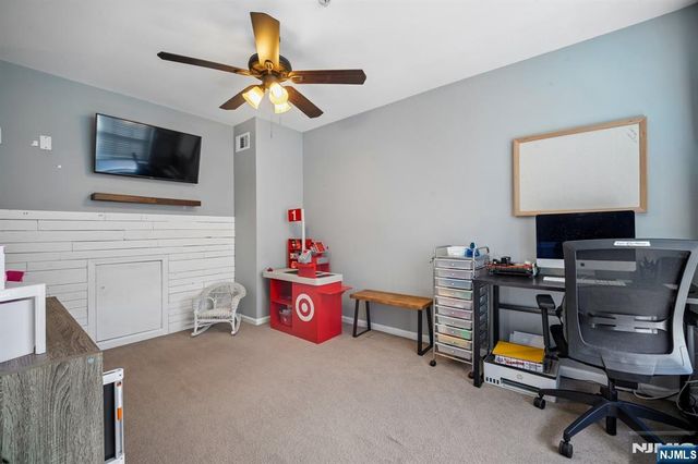 37 Mountainside Drive, Pompton Lakes, NJ 07442