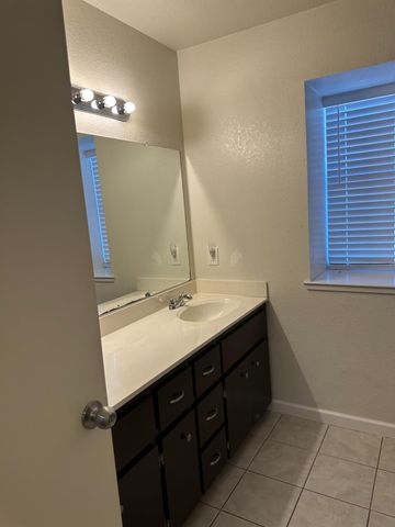 410 Cirby Oaks Ct, Roseville, CA 95678
