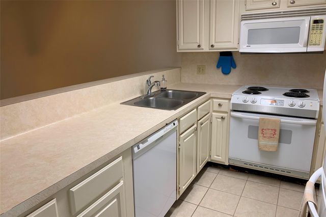 3100 75th Street 3, Galveston, TX 77551