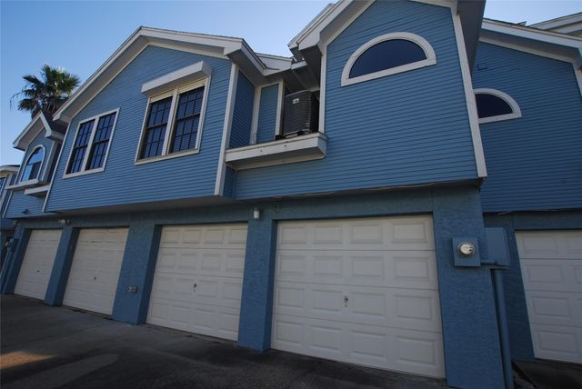 3100 75th Street 3, Galveston, TX 77551