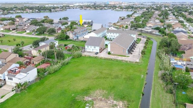 3100 75th Street 3, Galveston, TX 77551