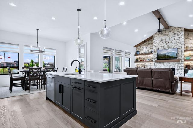 515 Century Ave, Middleton, ID 83644