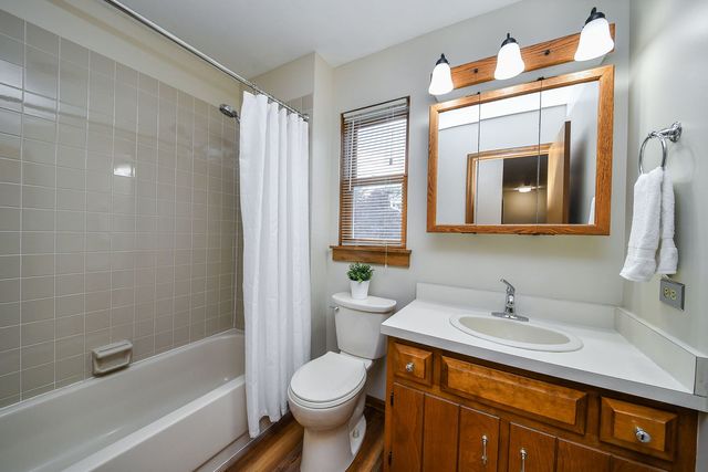 2264 Briarhill Drive, Naperville, IL 60565