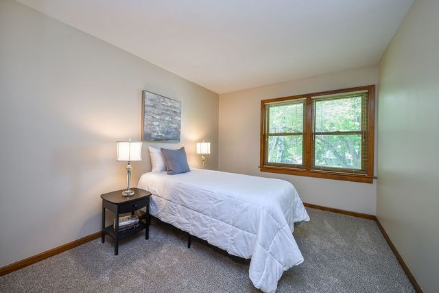 2264 Briarhill Drive, Naperville, IL 60565