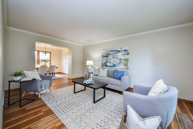 2264 Briarhill Drive, Naperville, IL 60565