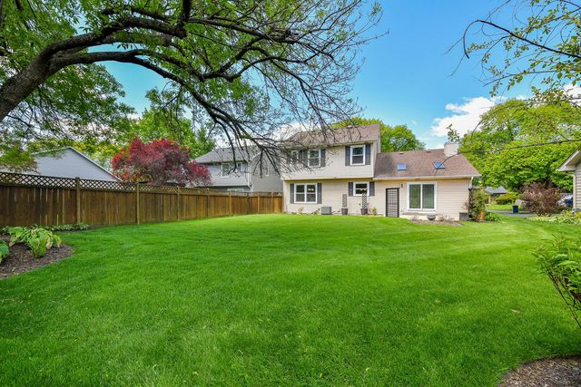2264 Briarhill Drive, Naperville, IL 60565