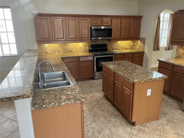 14008 SW 274 TER, Homestead, FL 33032